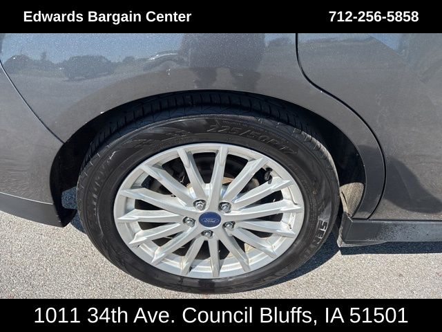2015 Ford C-Max Hybrid SEL photo 8