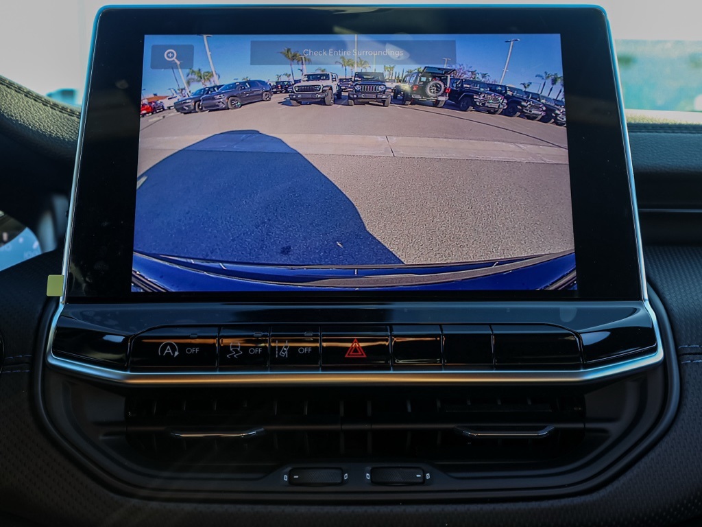 New 2026 Diamond Black Crystal Pearl-Coat Exterior Paint Jeep Latitude image 28