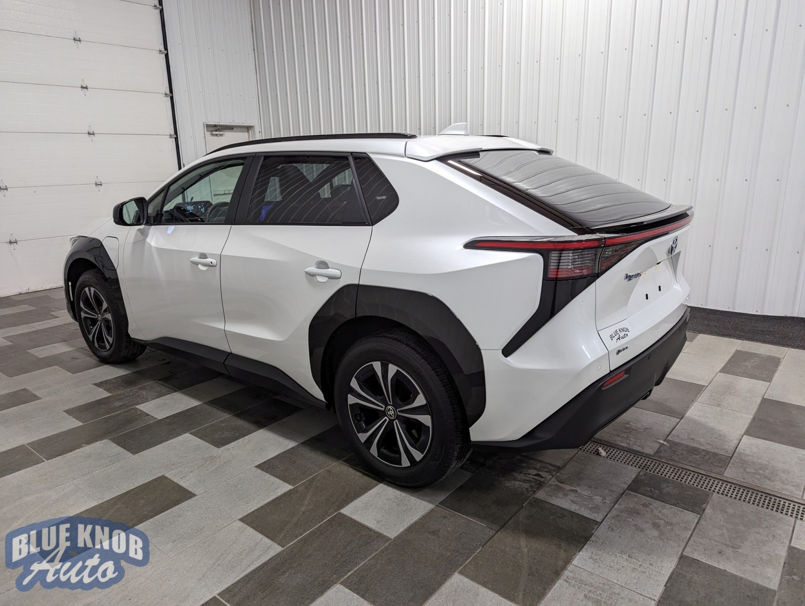 Used 2024 Toyota bZ4X XLE with VIN JTMABACA3RA077672 for sale in Duncansville, PA