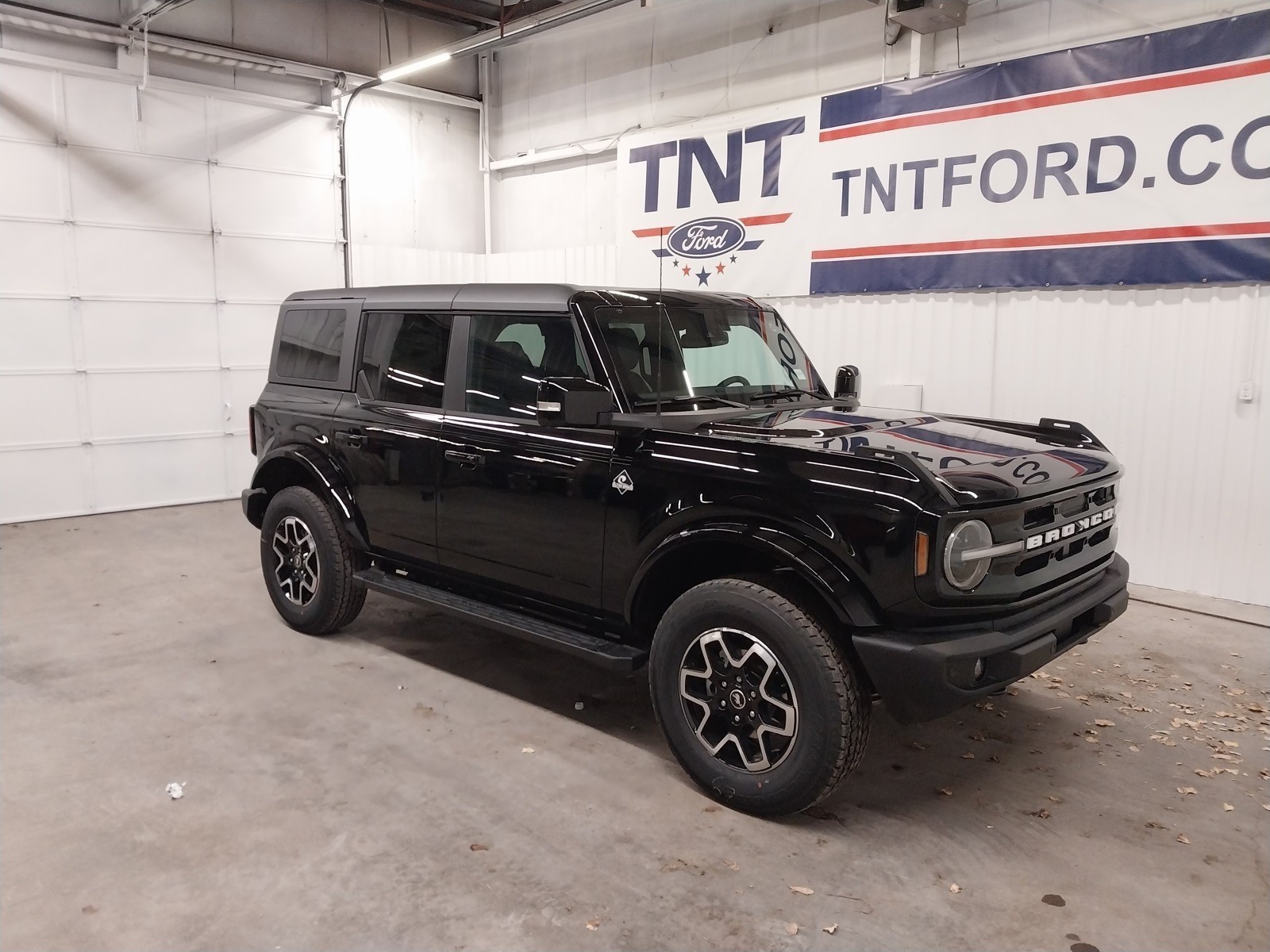 2024 Ford Bronco Outer Banks photo 2