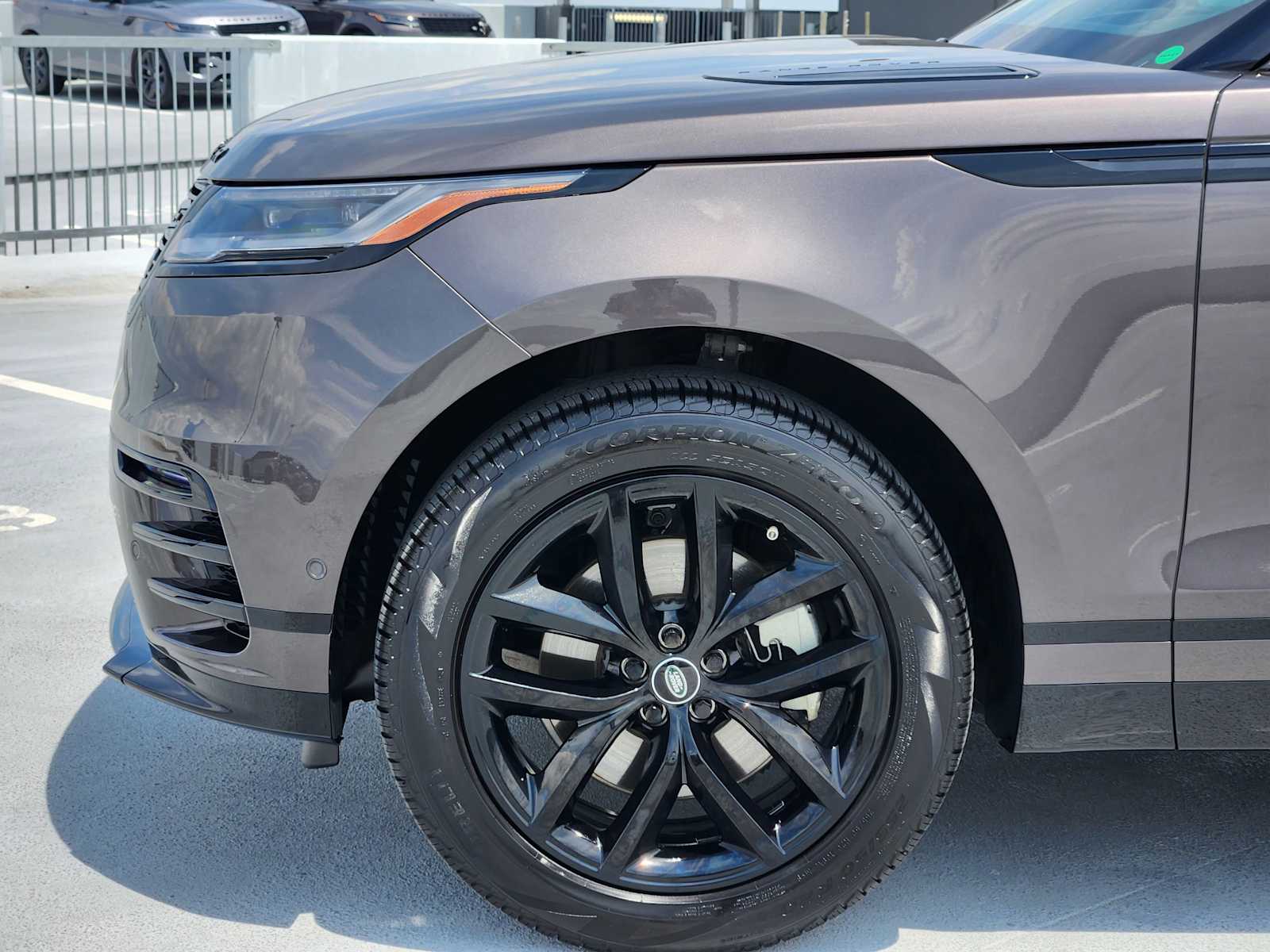 2025 Land Rover Range Rover SE photo 9