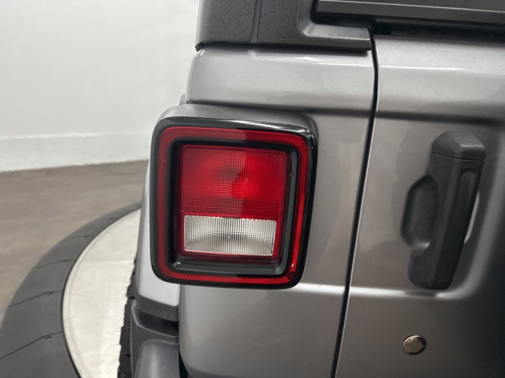 2020 Jeep Wrangler Unlimited Sahara photo 23