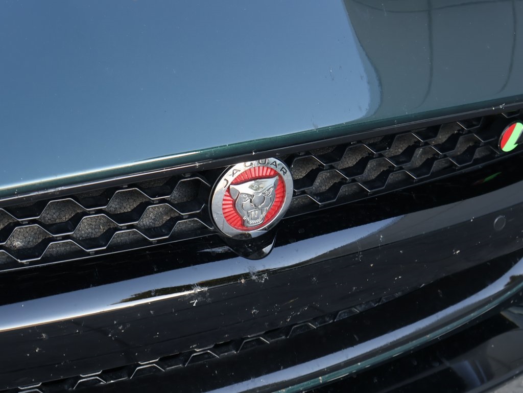 2016 Jaguar F-TYPE R photo 2
