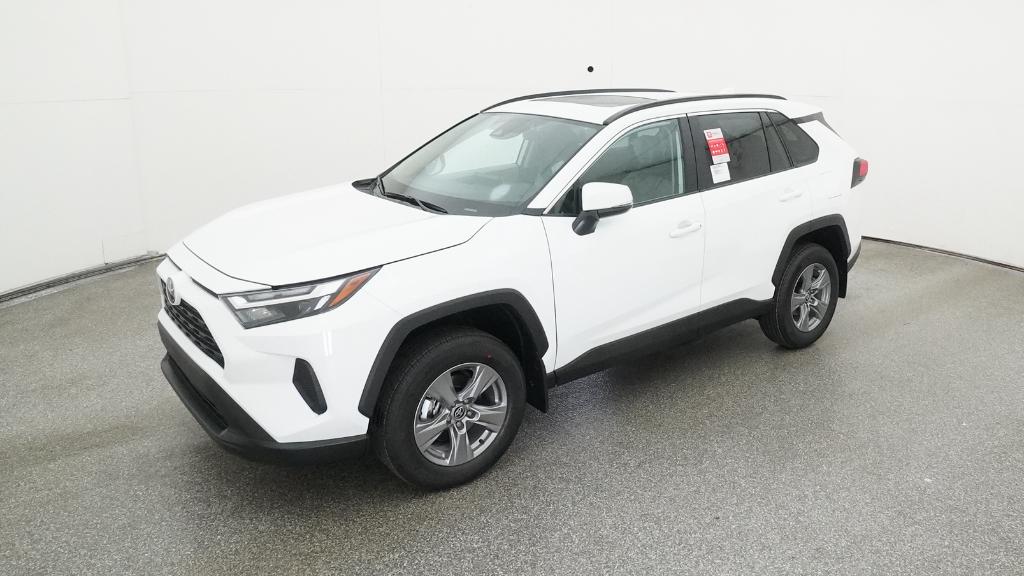 2025 Toyota RAV4 XLE's photo