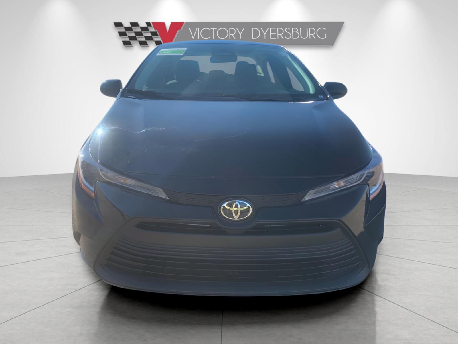 2025 Toyota Corolla LE photo 2