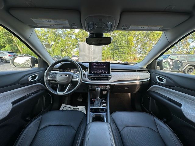2022 Jeep Compass Latitude Lux photo 2
