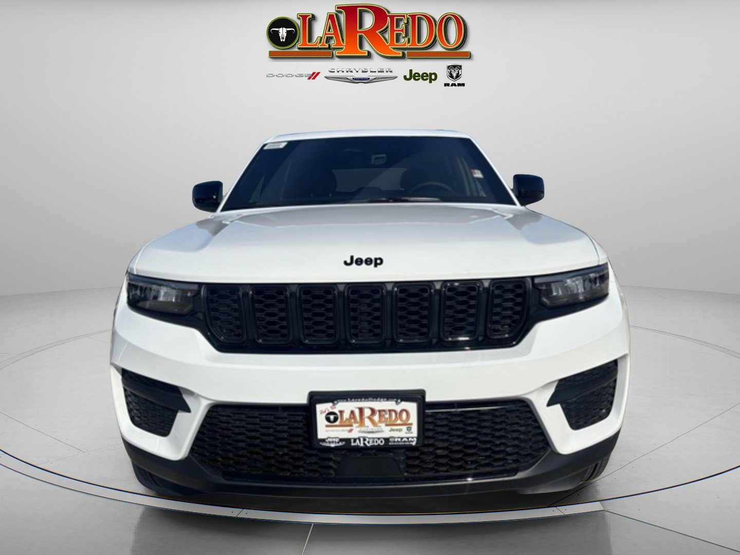 2025 Jeep Grand Cherokee Laredo Altitude photo 2