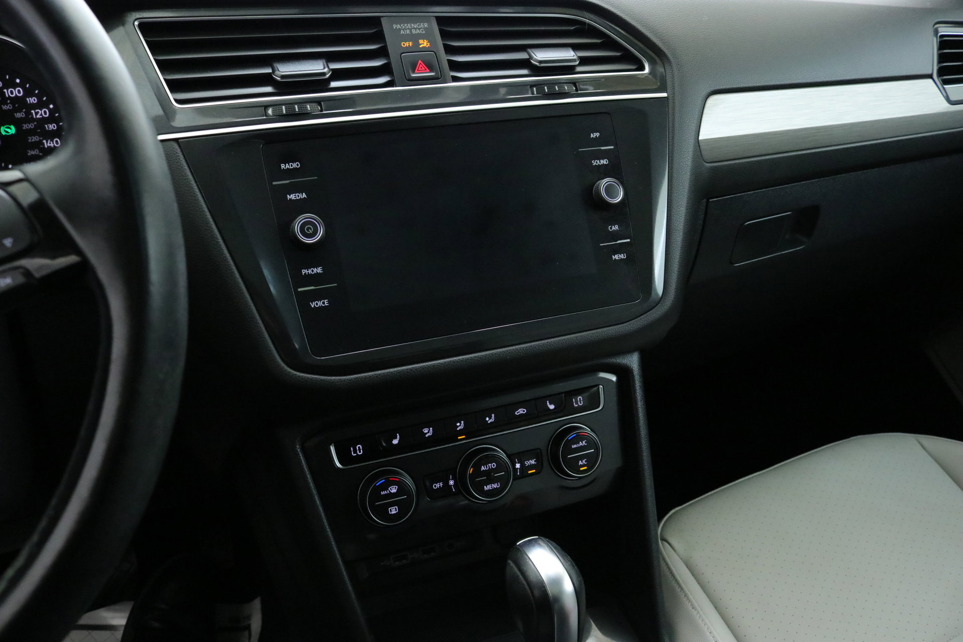 2019 Volkswagen Tiguan SEL R-Line photo 16