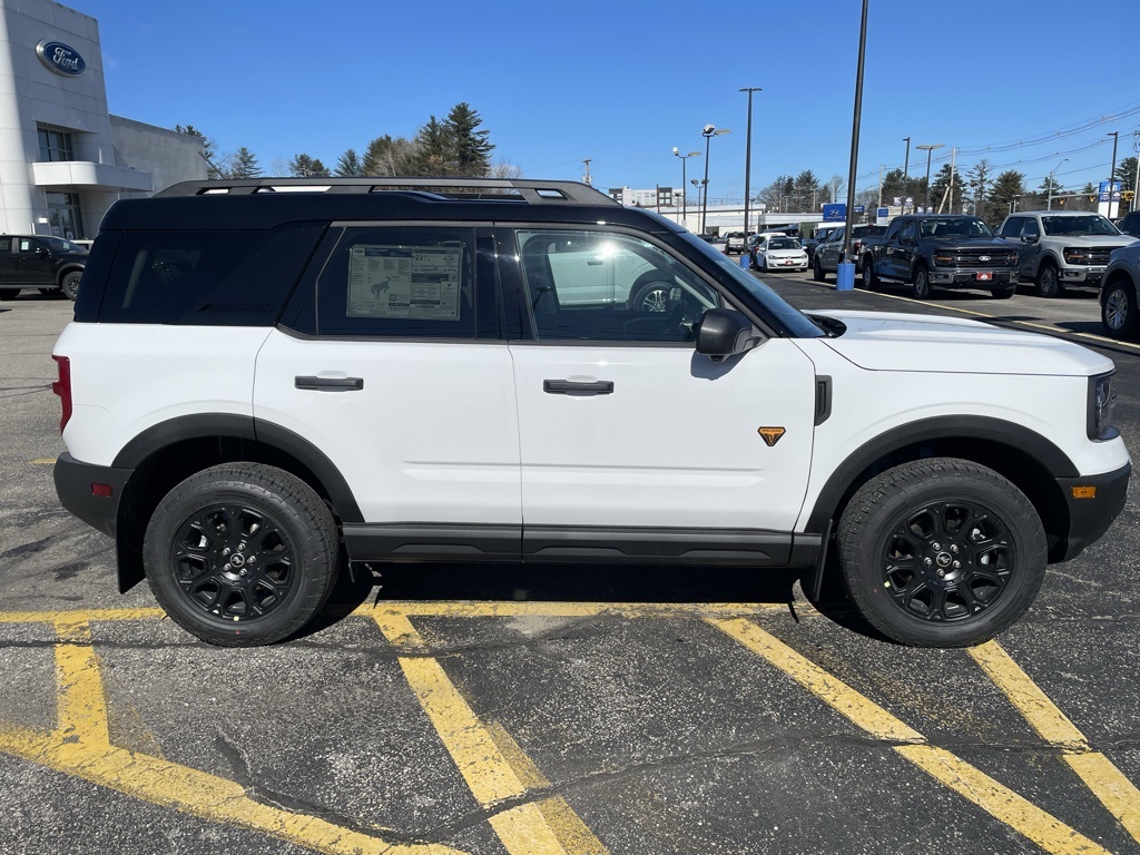 2025 Ford Bronco Sport Badlands photo 2