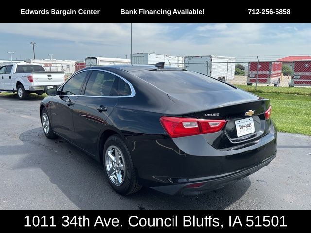 2018 Chevrolet Malibu photo 3