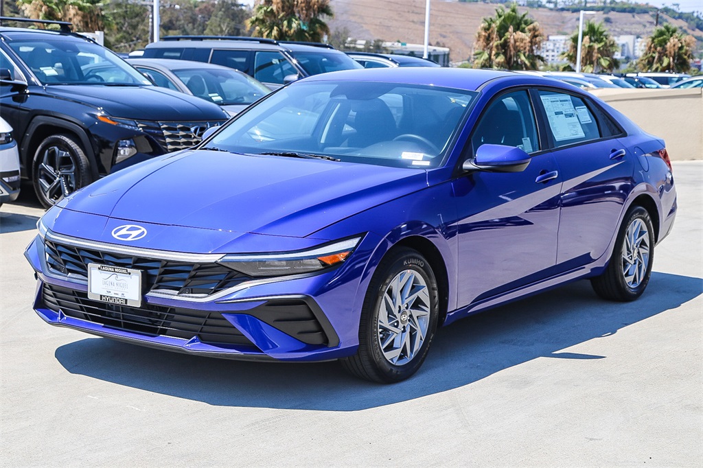 2025 Hyundai Elantra Blue SEL Sport photo 3
