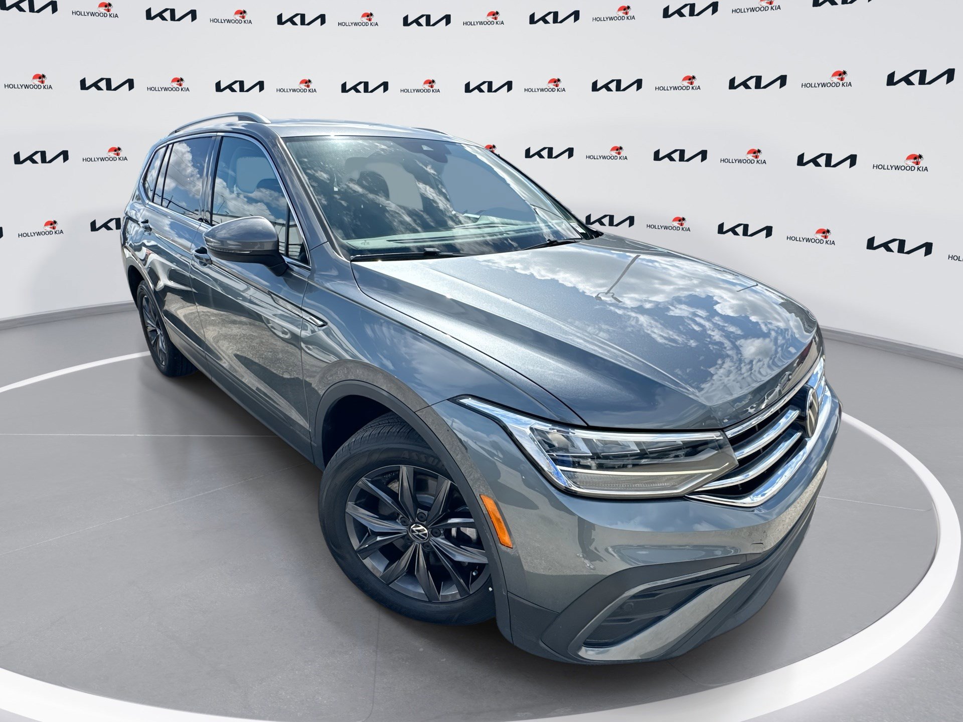 2023 Volkswagen Tiguan SE