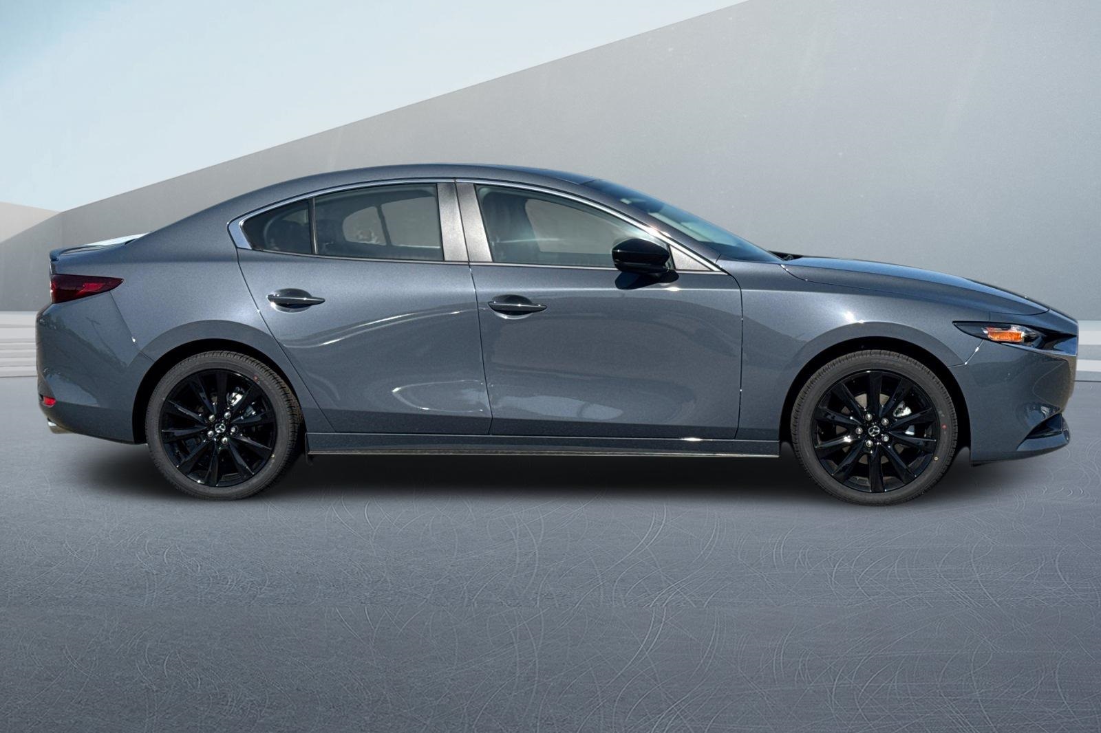 2025 Mazda Mazda3 Sedan 2.5 s Carbon photo 2