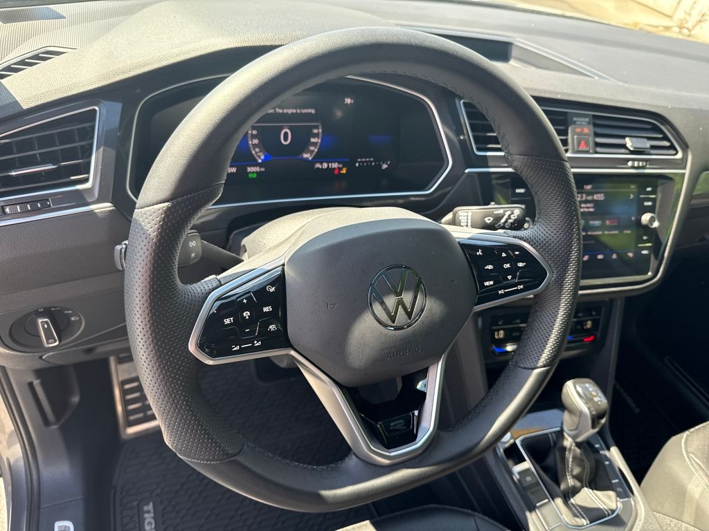 2024 Volkswagen Tiguan SE R-Line Black photo 8