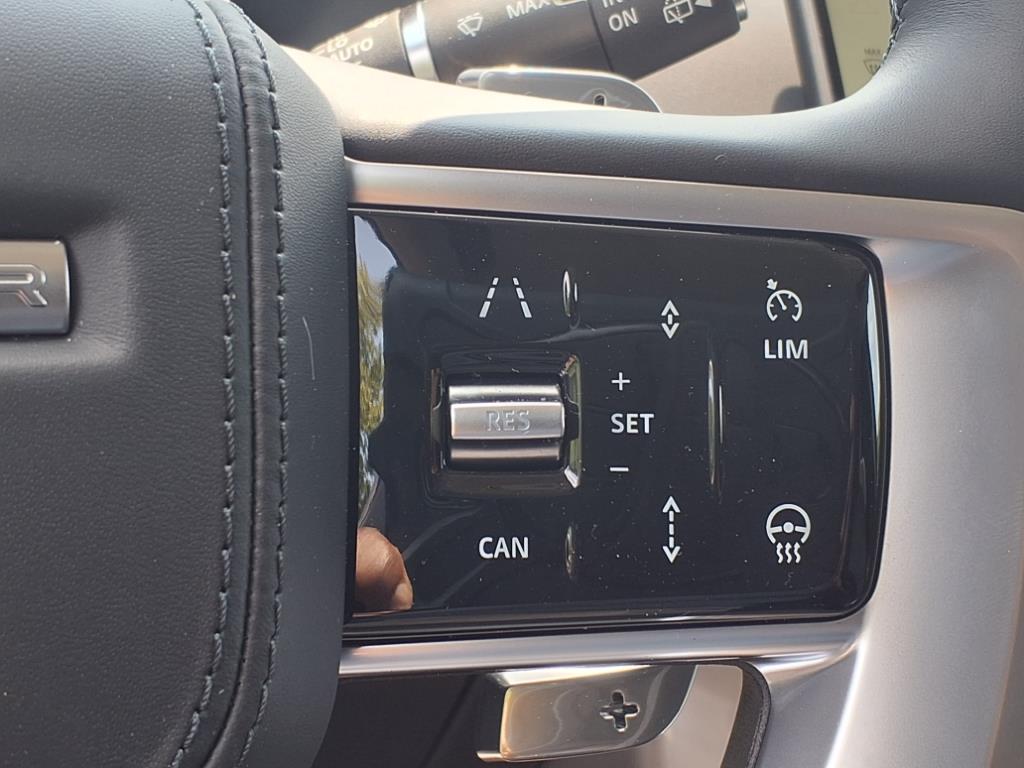 2025 Land Rover Range Rover SE photo 15