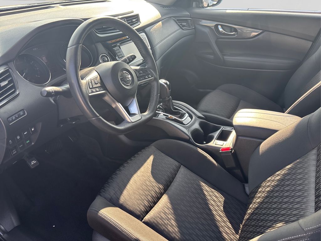 2019 Nissan Rogue SV photo 9