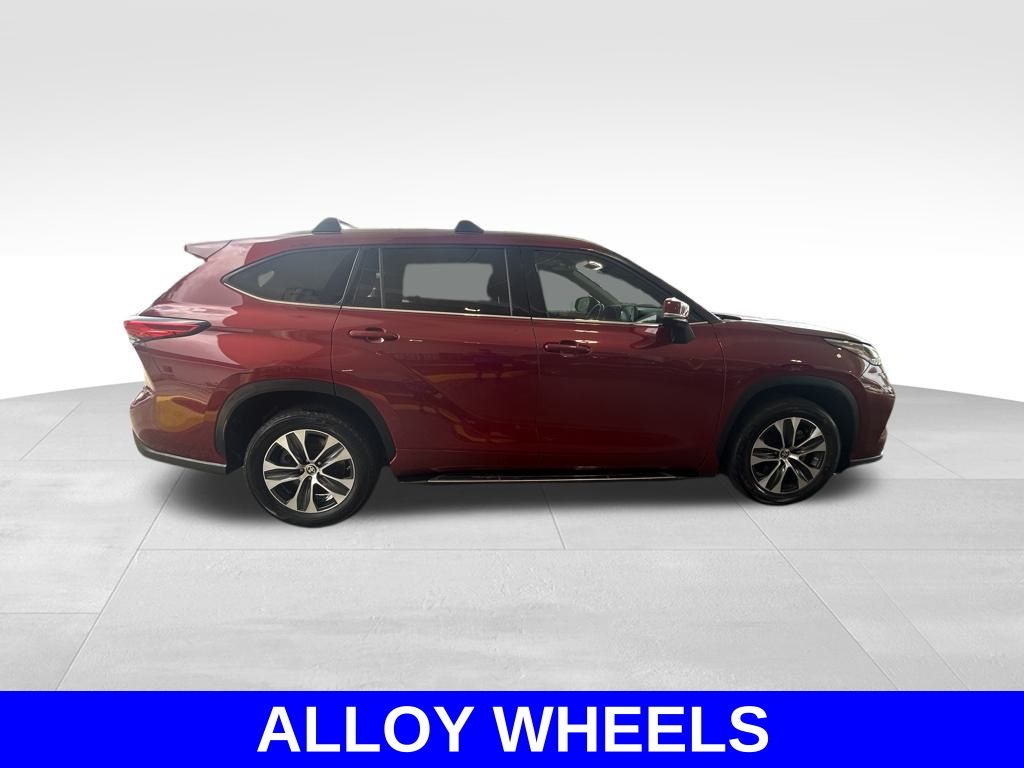 2020 Toyota Highlander XLE photo 3