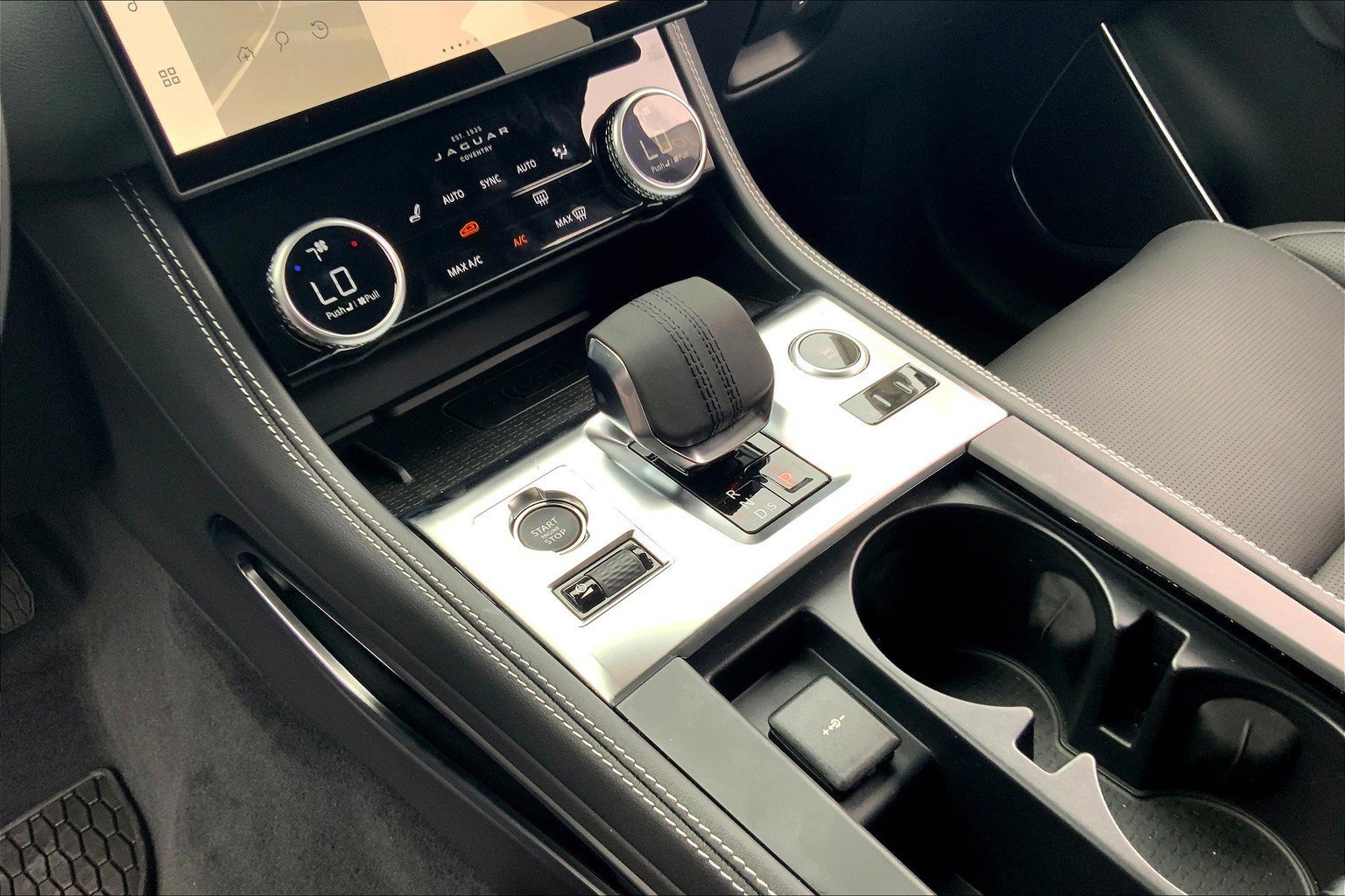 2026 Jaguar F-PACE P250 R-Dynamic S photo 7