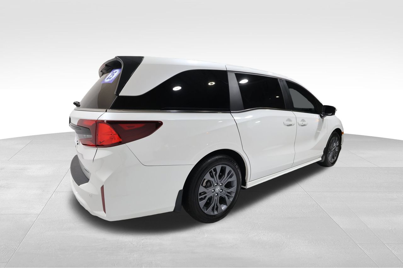 2025 Honda Odyssey Touring photo 3