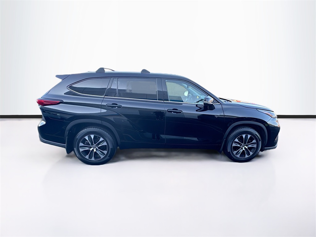 2021 Toyota Highlander XLE photo 4
