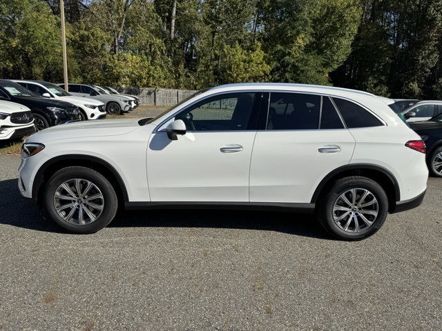 2026 Mercedes Benz GLC 300 4MATIC photo 3