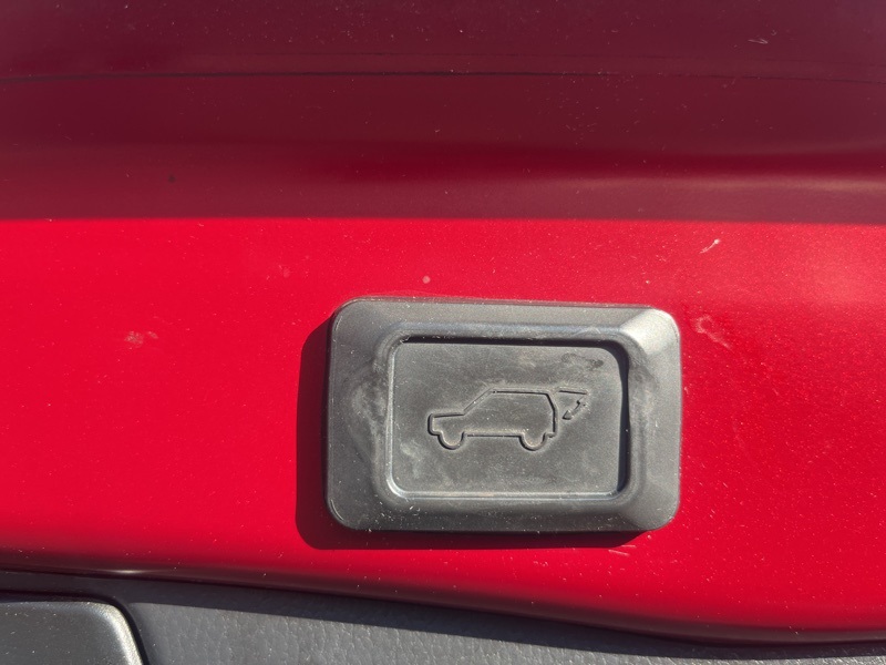 2020 Toyota RAV4 Hybrid XLE photo 8