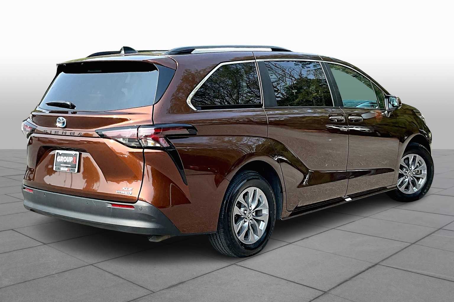 2024 Toyota Sienna XLE photo 11