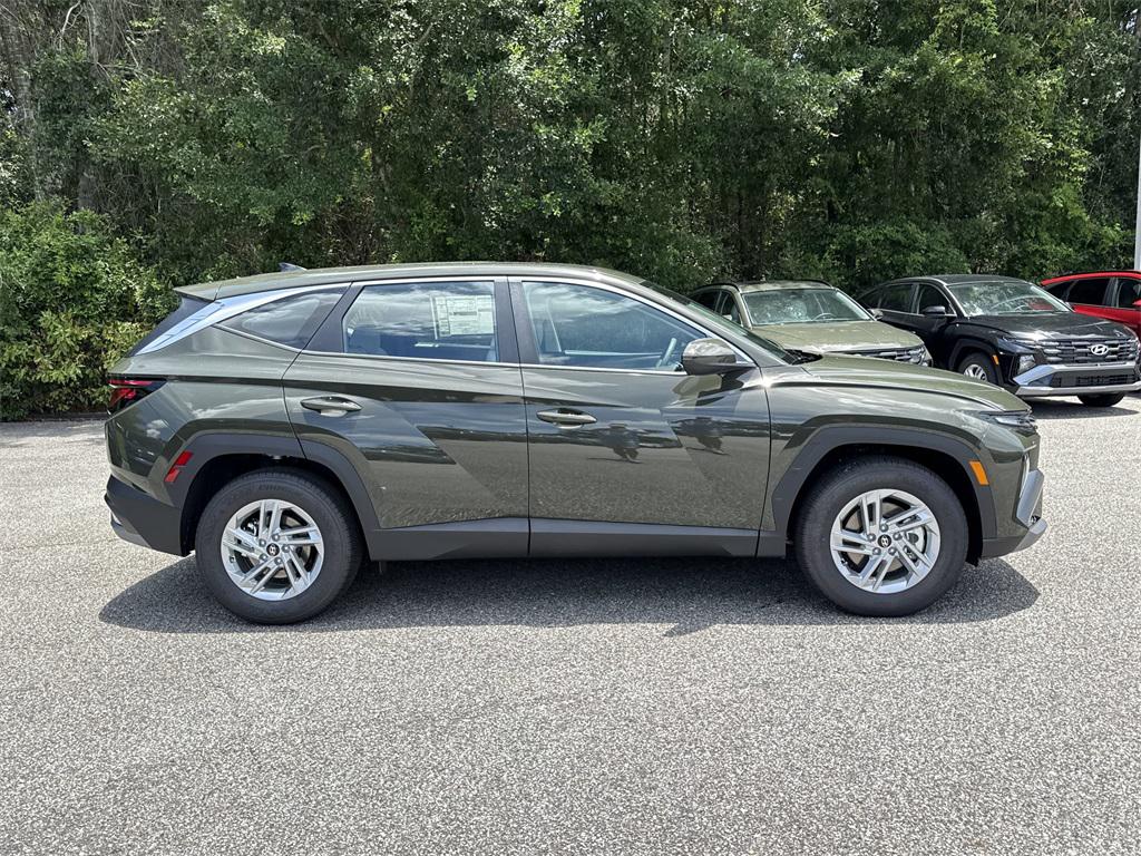 2025 Hyundai Tucson SE photo 2