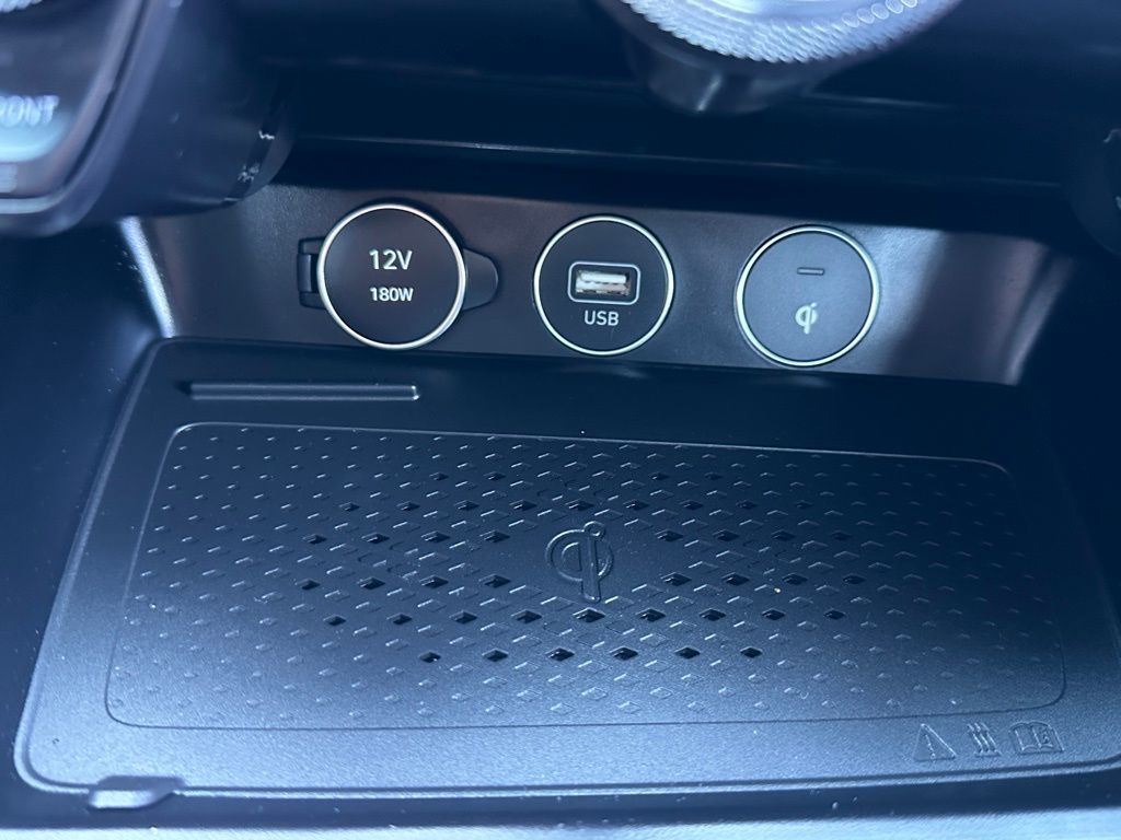 2022 Genesis G70 2.0T photo 39