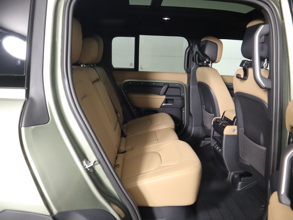 2025 Land Rover Defender 110 S photo 22