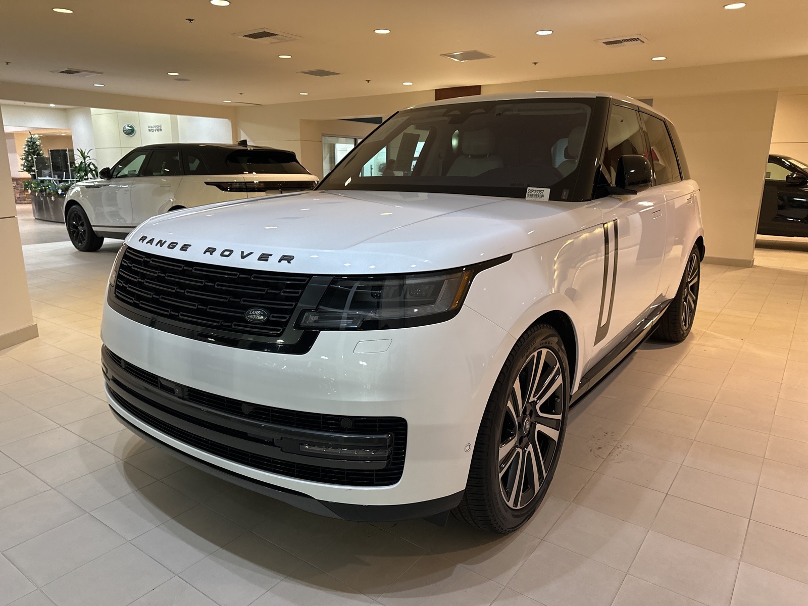 2023 Land Rover Range Rover SE's photo