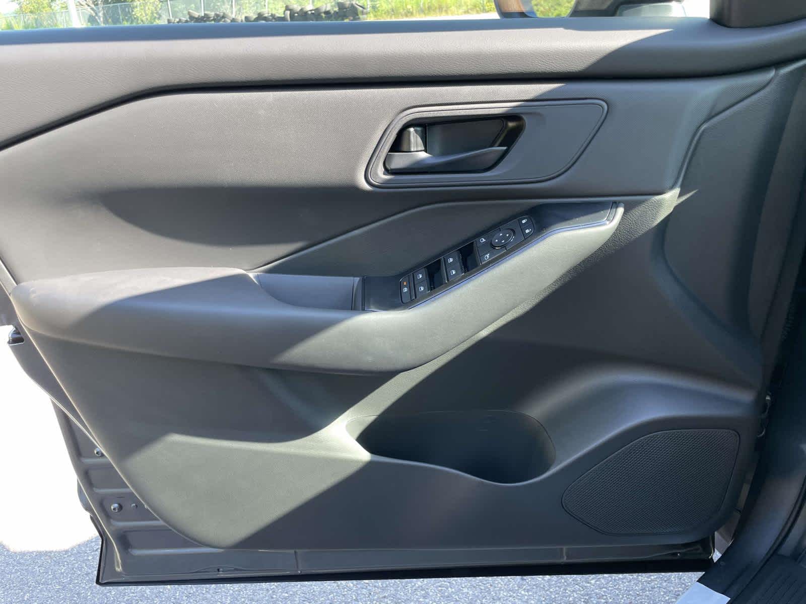 2026 Nissan Rogue S photo 21