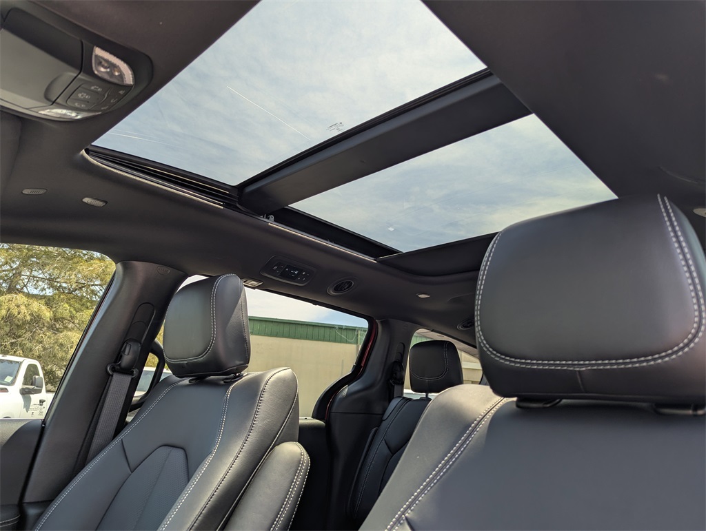2026 Chrysler Pacifica photo 27