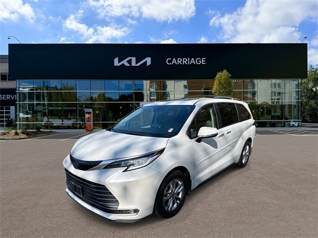 2024 Toyota Sienna Limited photo 4
