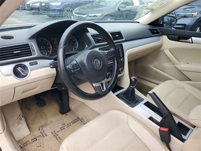 2012 Volkswagen Passat SE photo 8
