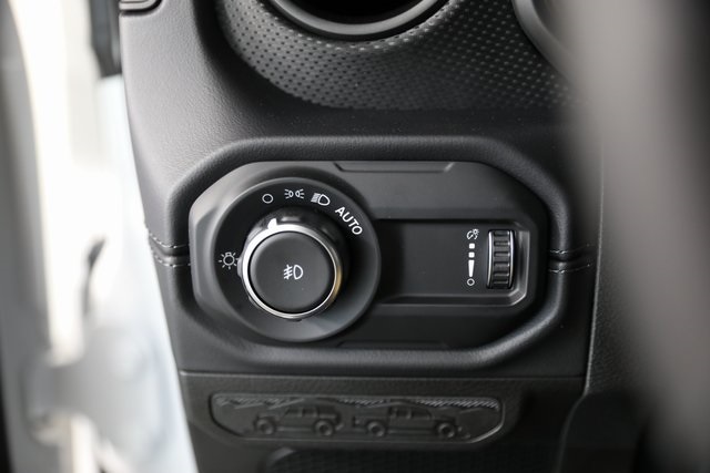 2025 Jeep Wrangler Rubicon photo 9