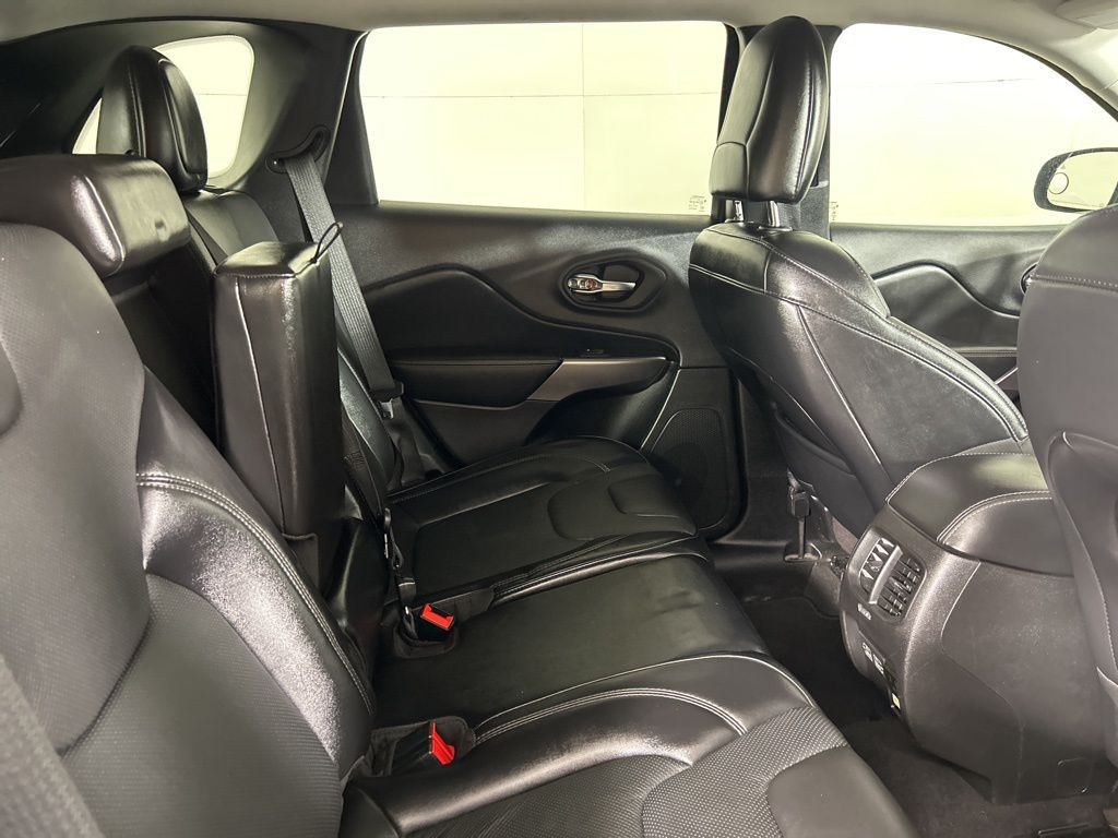 2021 Jeep Cherokee Latitude Lux photo 22