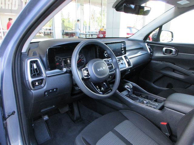 2022 Kia Sorento LX photo 11
