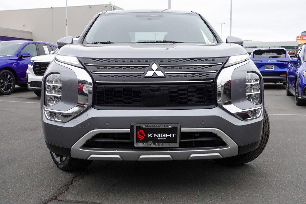 2024 Mitsubishi Outlander SE Black Edition photo 2
