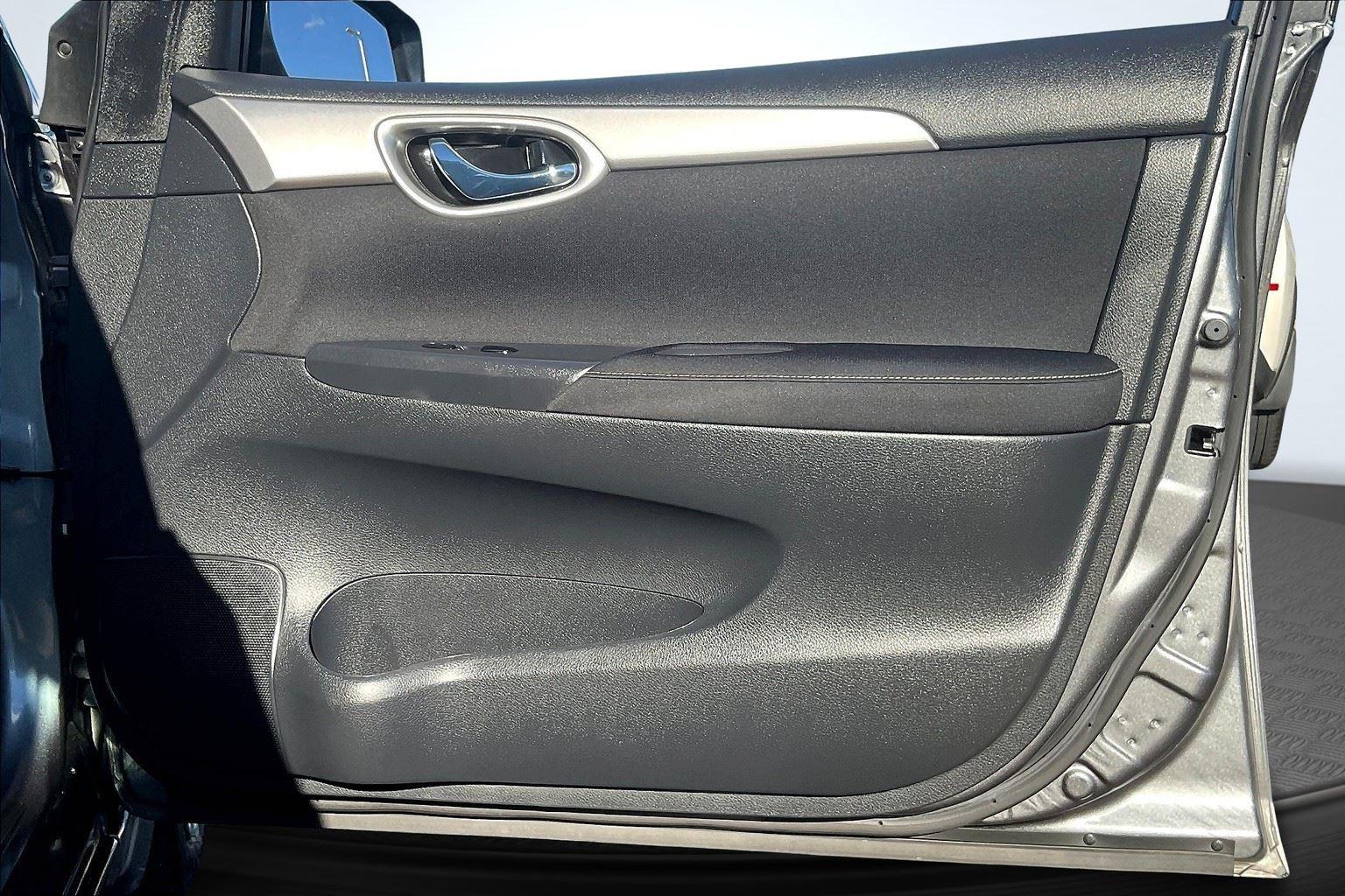 2015 Nissan Sentra SV photo 22
