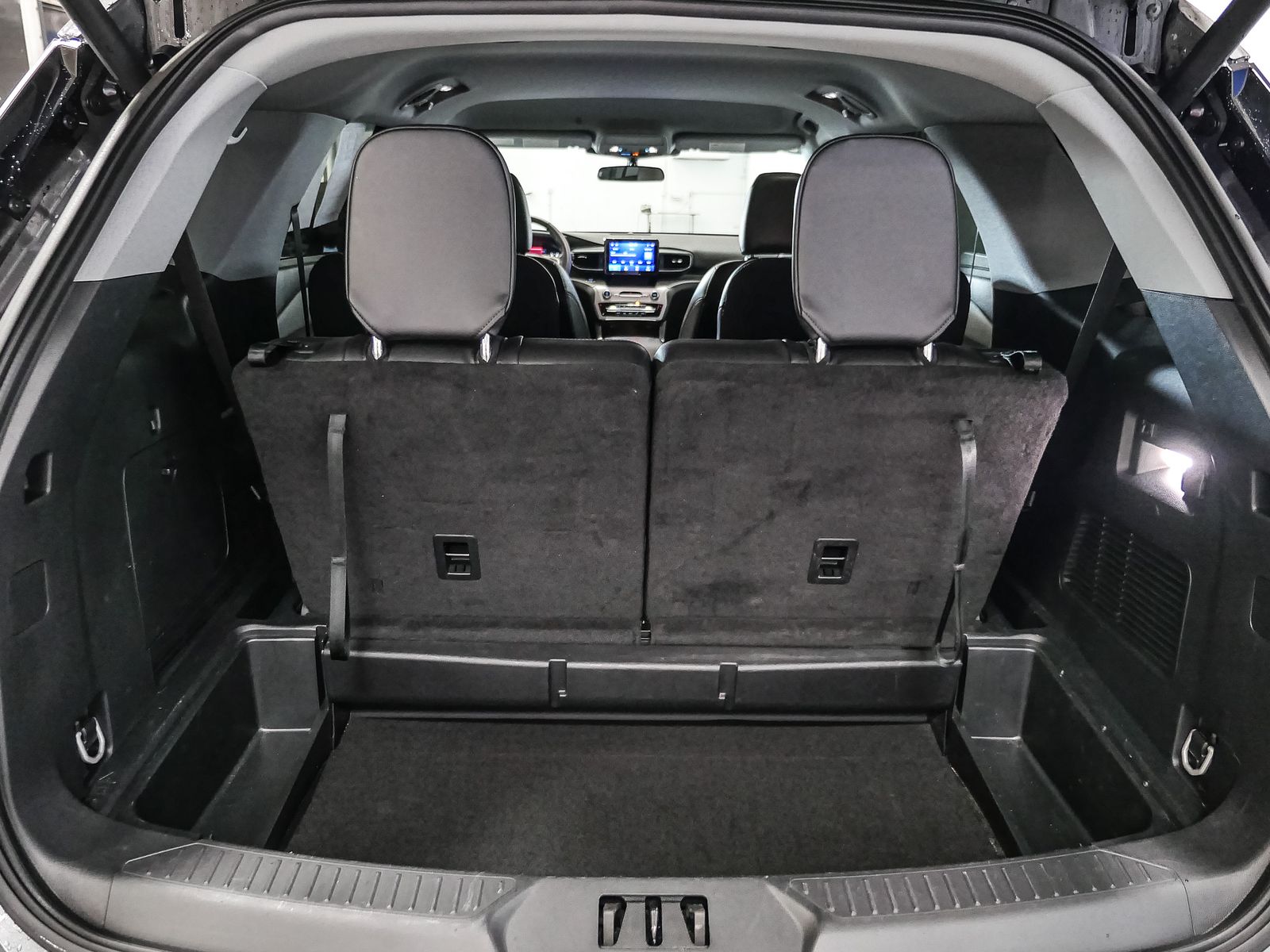 2023 Ford Explorer XLT photo 16
