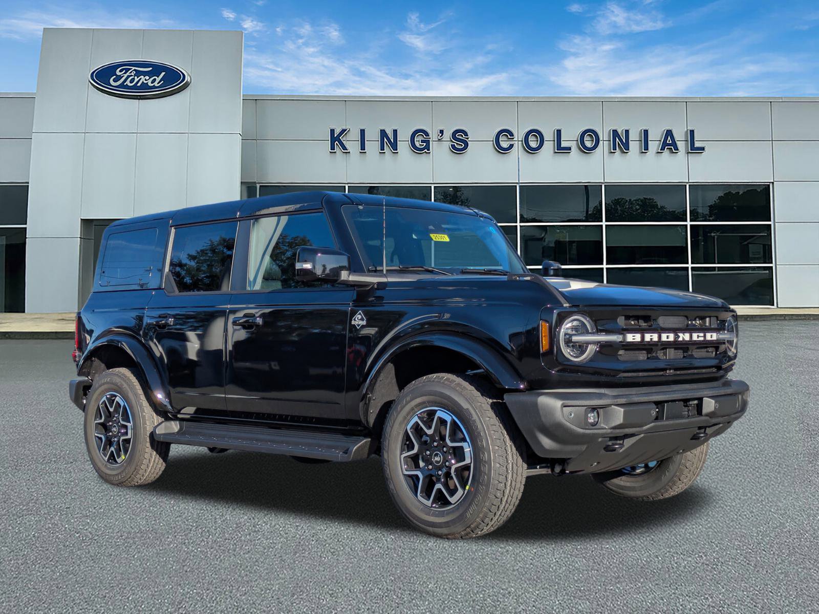 2025 Ford Bronco 4-Door Outer Banks's photo