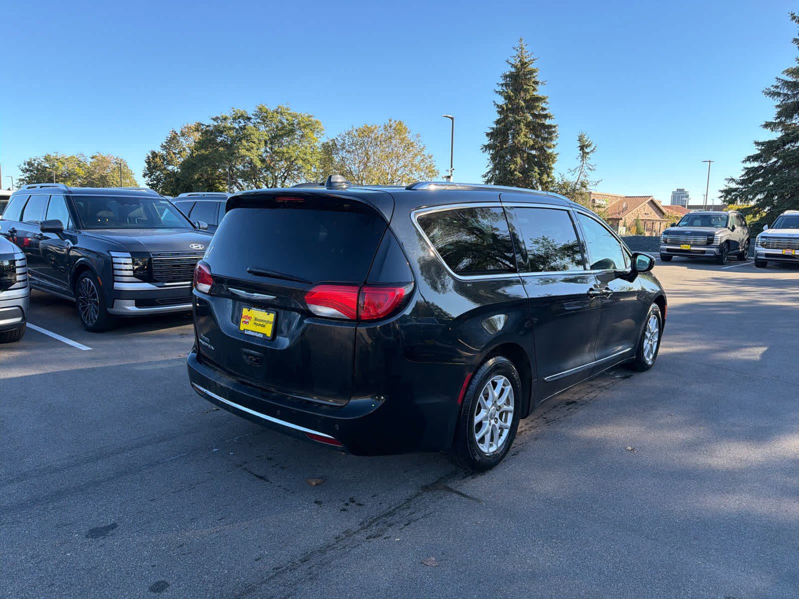 Used 2020 Chrysler Pacifica Touring L with VIN 2C4RC1BG5LR275615 for sale in Bloomington, Minnesota