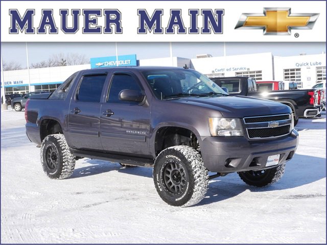2010 Chevrolet Avalanche LS's photo
