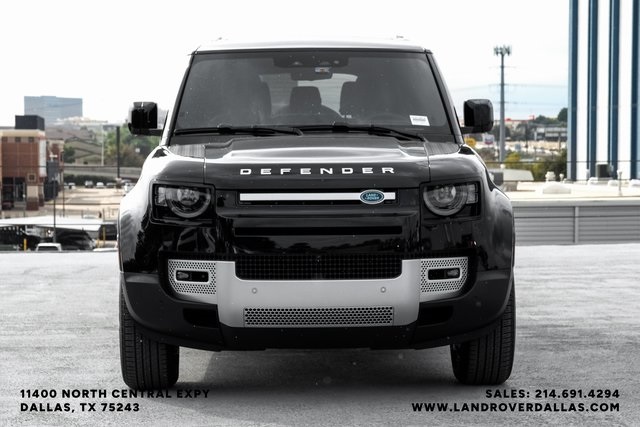 2025 Land Rover Defender 130 S photo 3