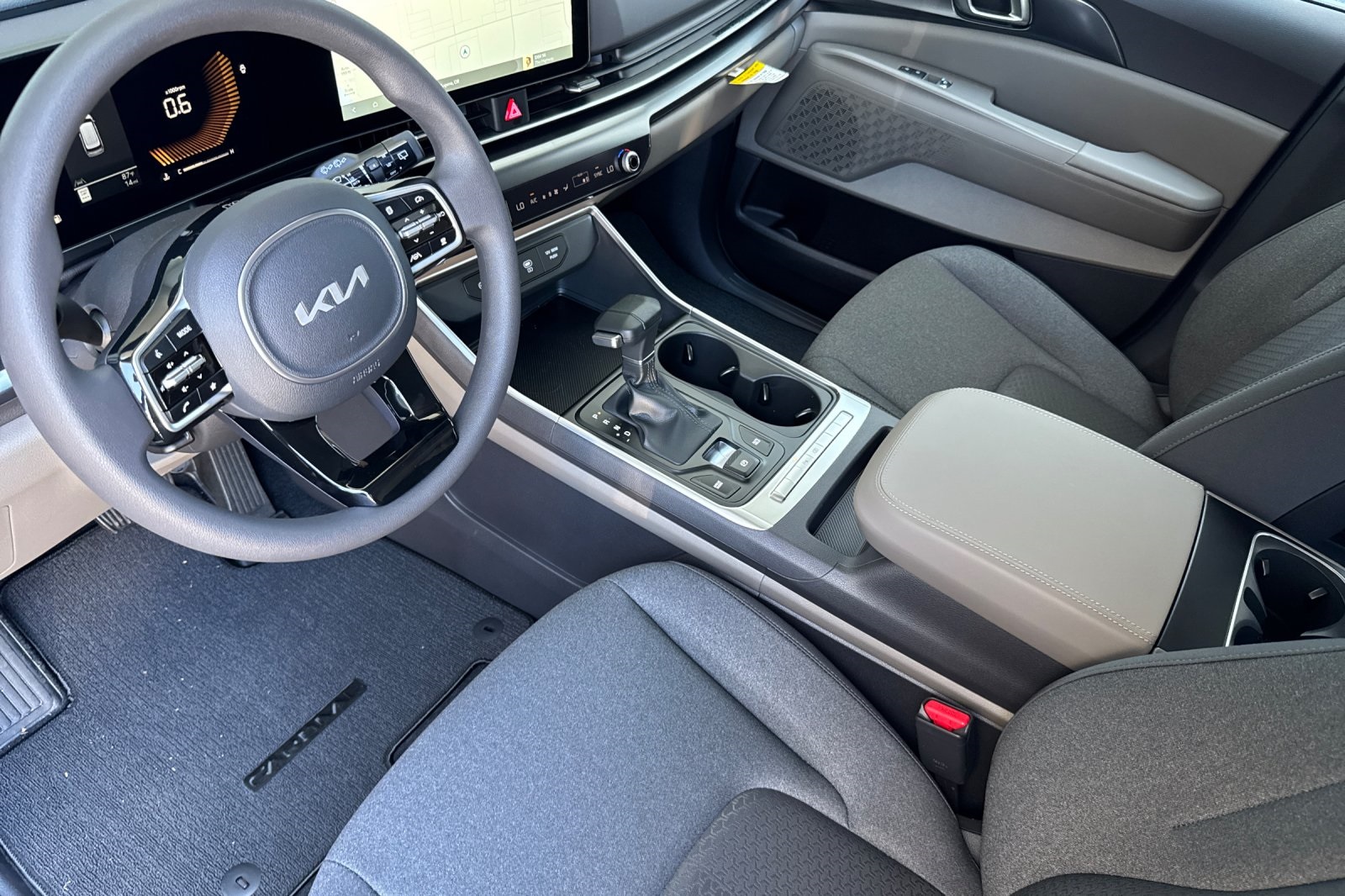 2026 Kia Carnival LX photo 6