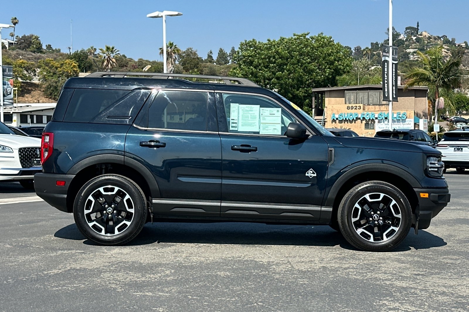 2022 Ford Bronco Sport Outer Banks photo 2