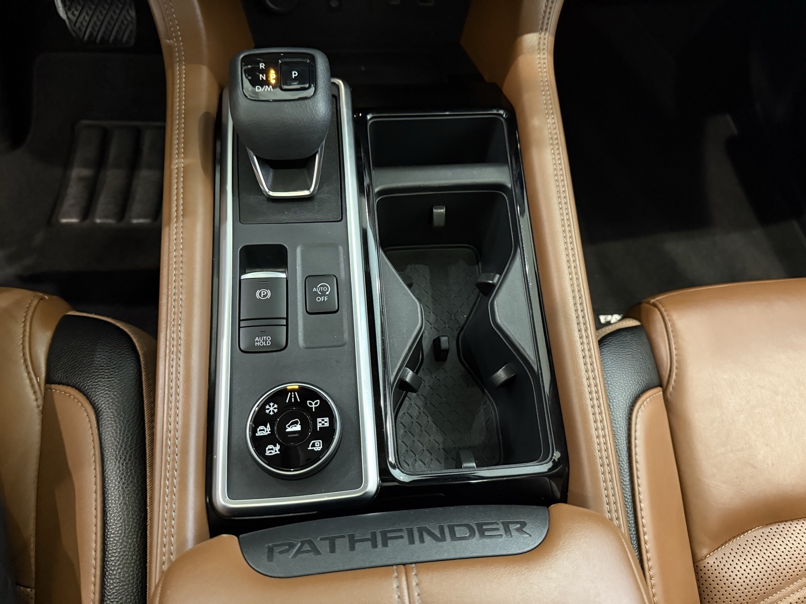 2023 Nissan Pathfinder Platinum photo 21