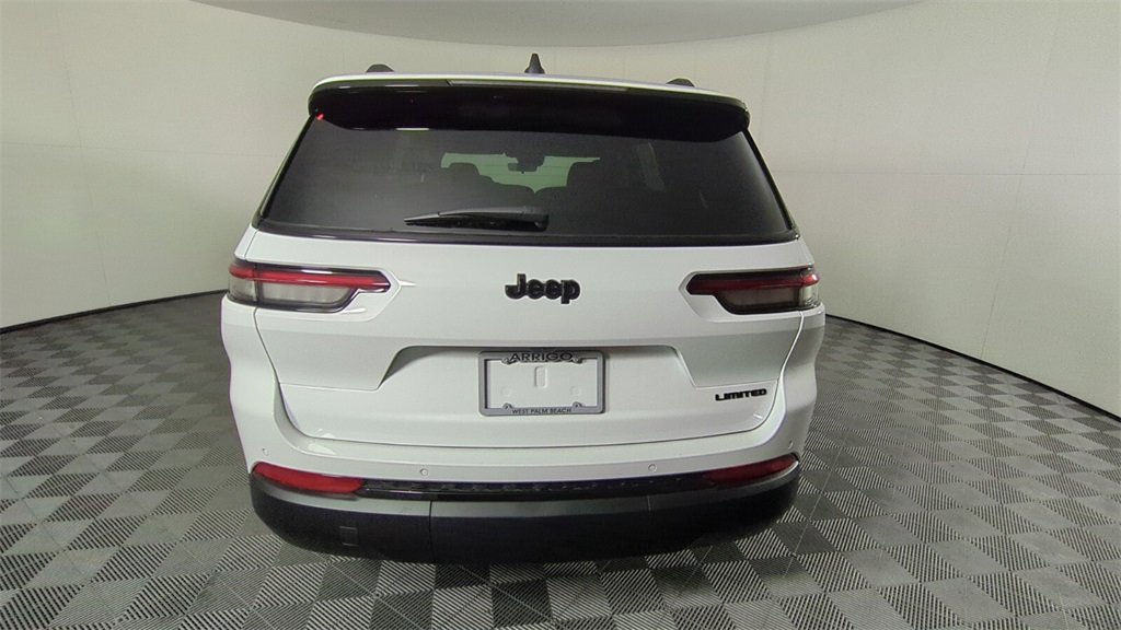 2025 Jeep Grand Cherokee Altitude photo 2