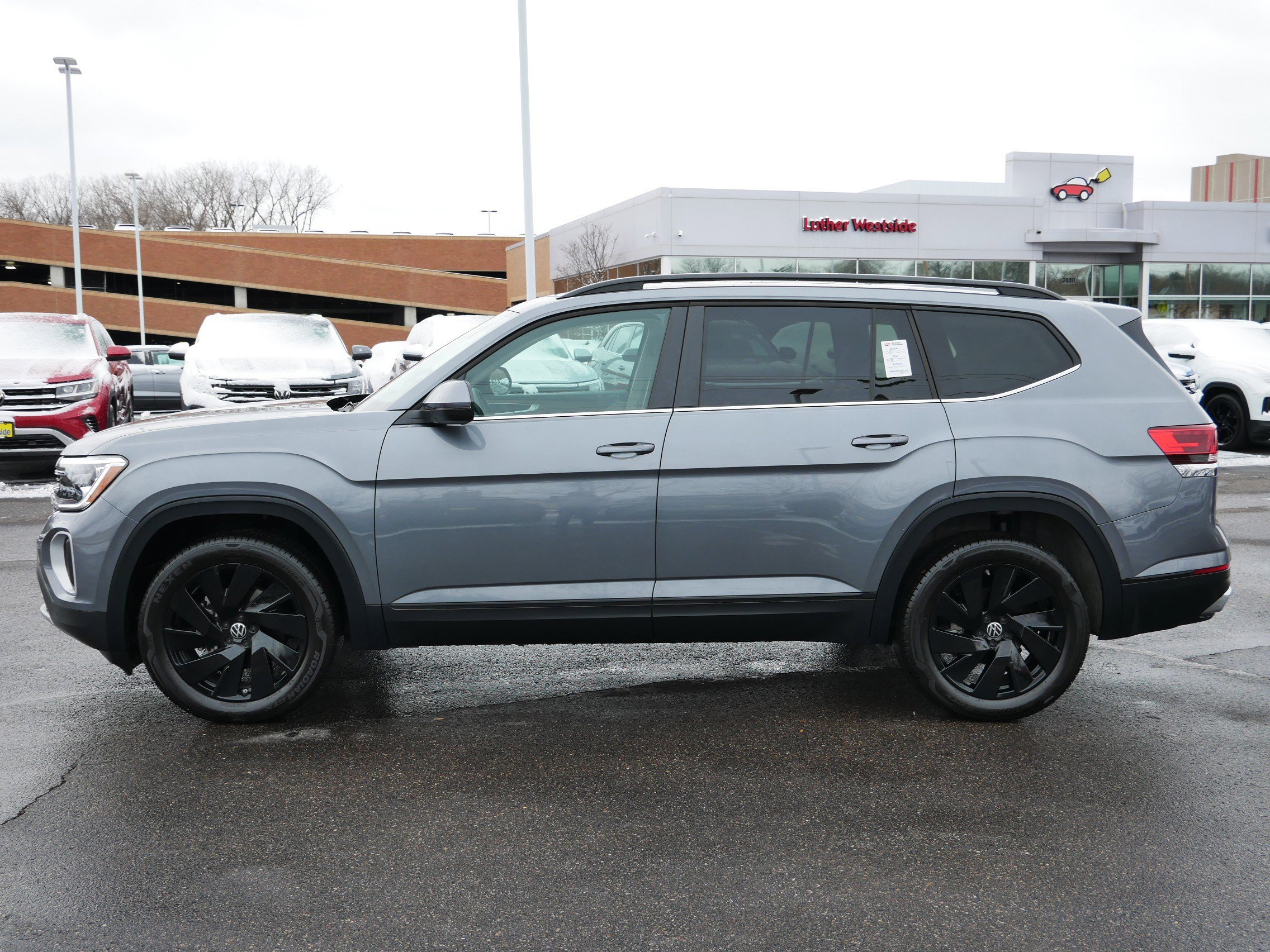 2025 Volkswagen Atlas SE Technology photo 4